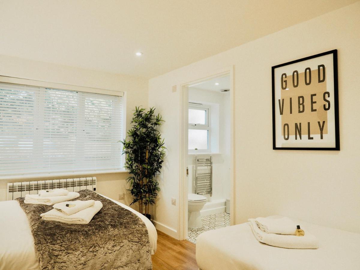 Апартаменты Private Parking Stylish Great Location Гильдфорд Экстерьер фото