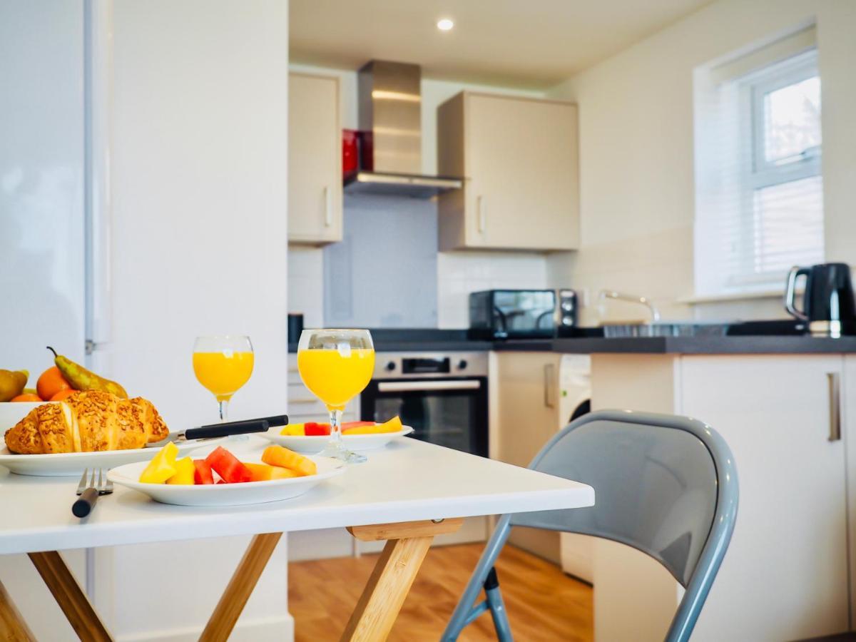 Апартаменты Private Parking Stylish Great Location Гильдфорд Экстерьер фото