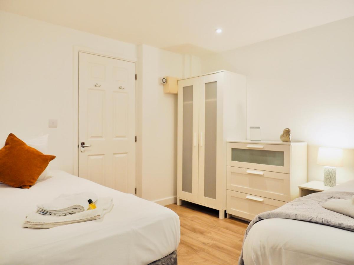 Апартаменты Private Parking Stylish Great Location Гильдфорд Экстерьер фото